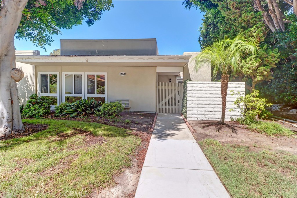 2054 Via Mariposa E Laguna Woods Ca Us 92637 Oc26186009