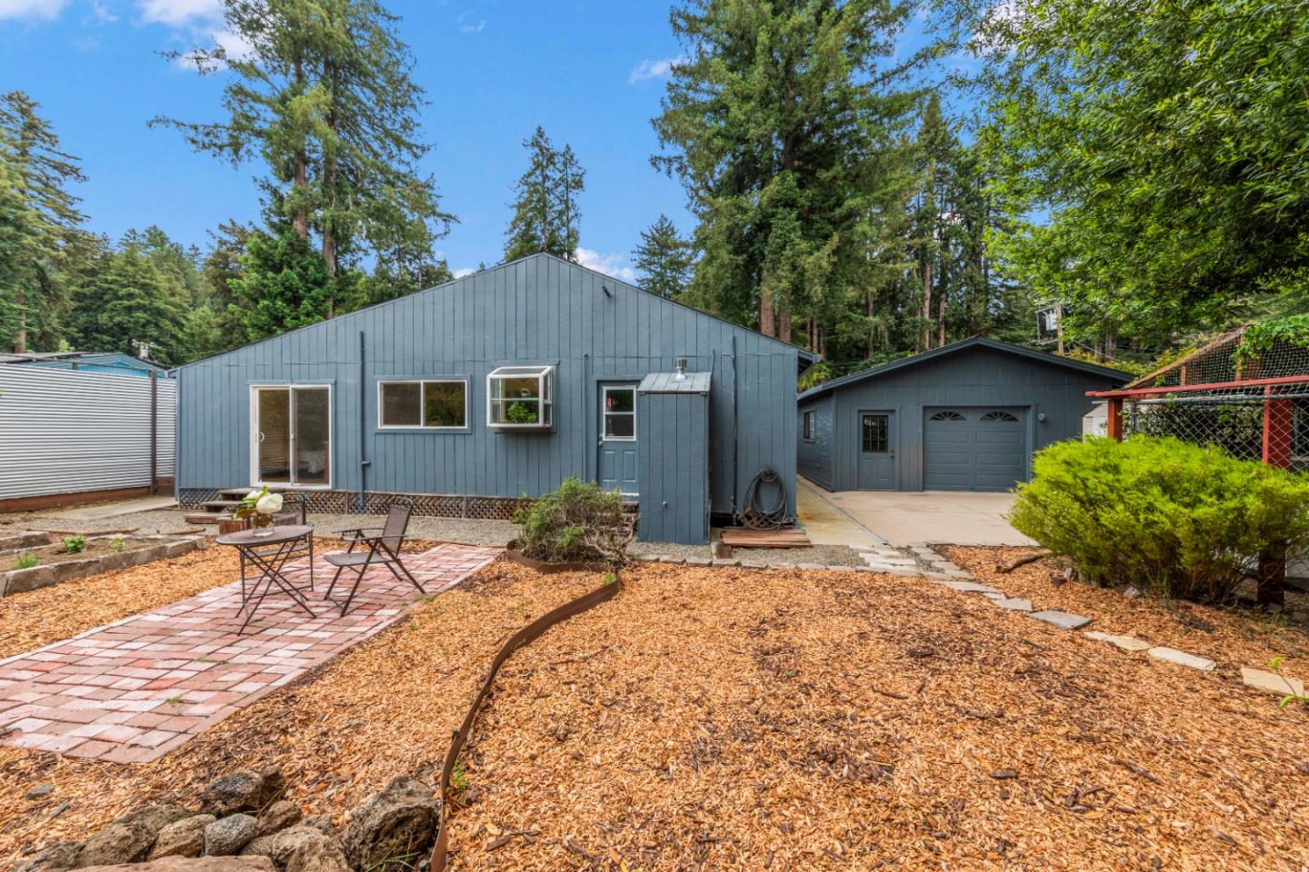 210 Madrona WAY