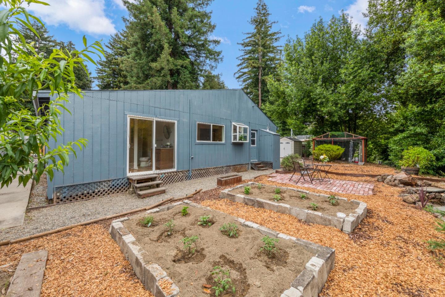 210 Madrona WAY