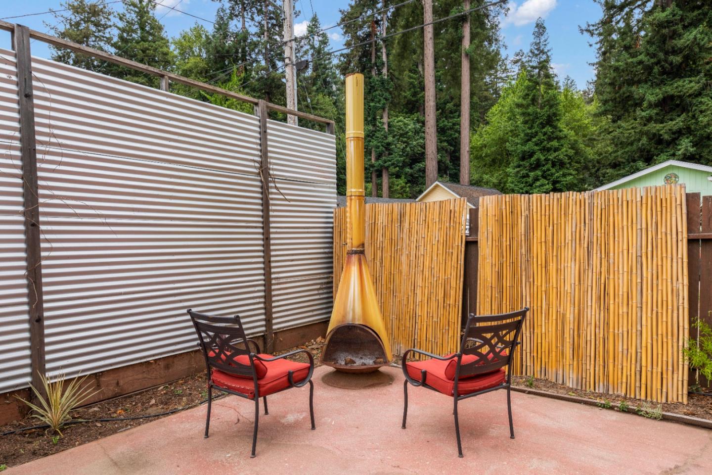 210 Madrona WAY