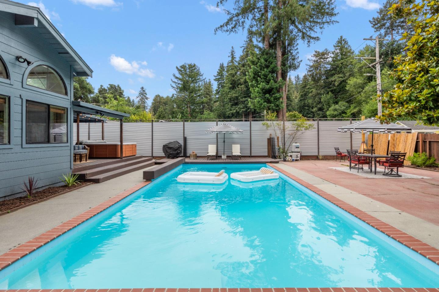 210 Madrona WAY