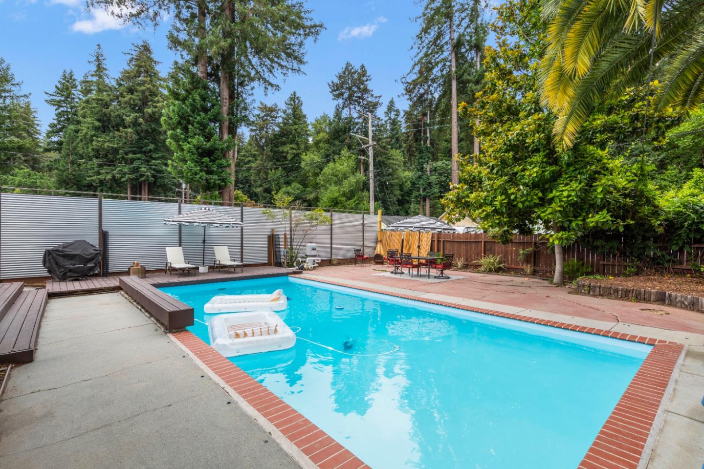 210 Madrona WAY