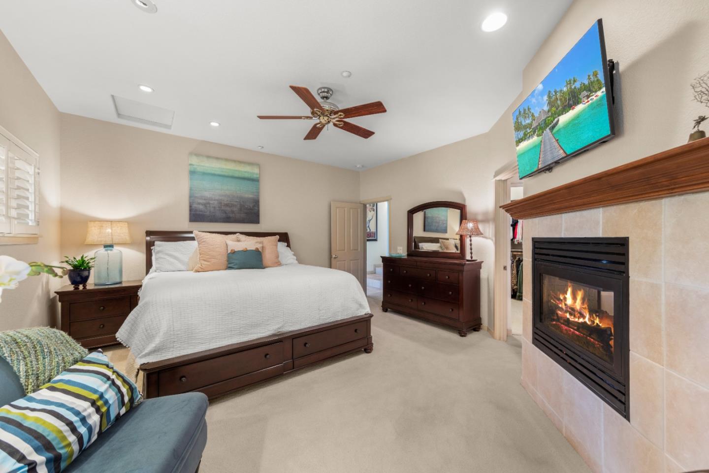 352 Los Altos DR