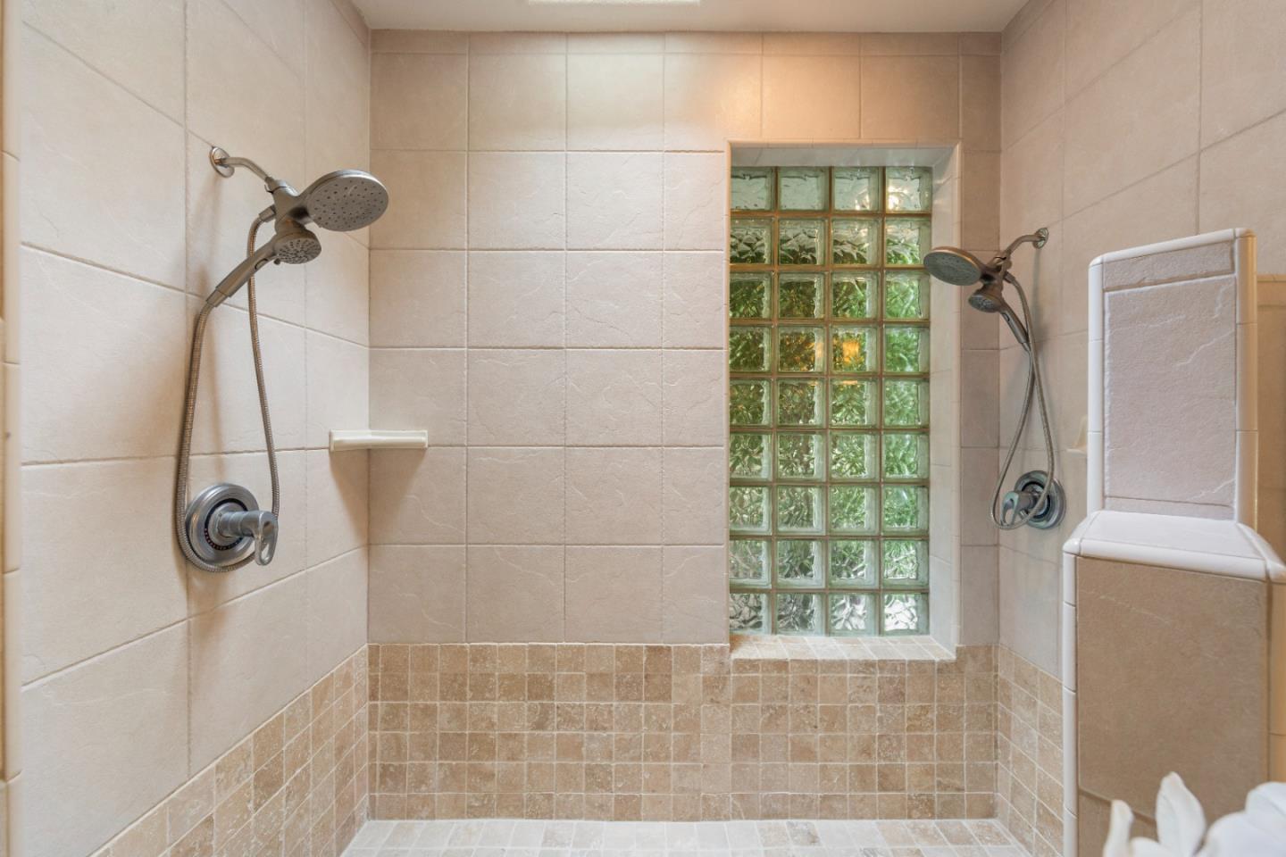 352 Los Altos DR