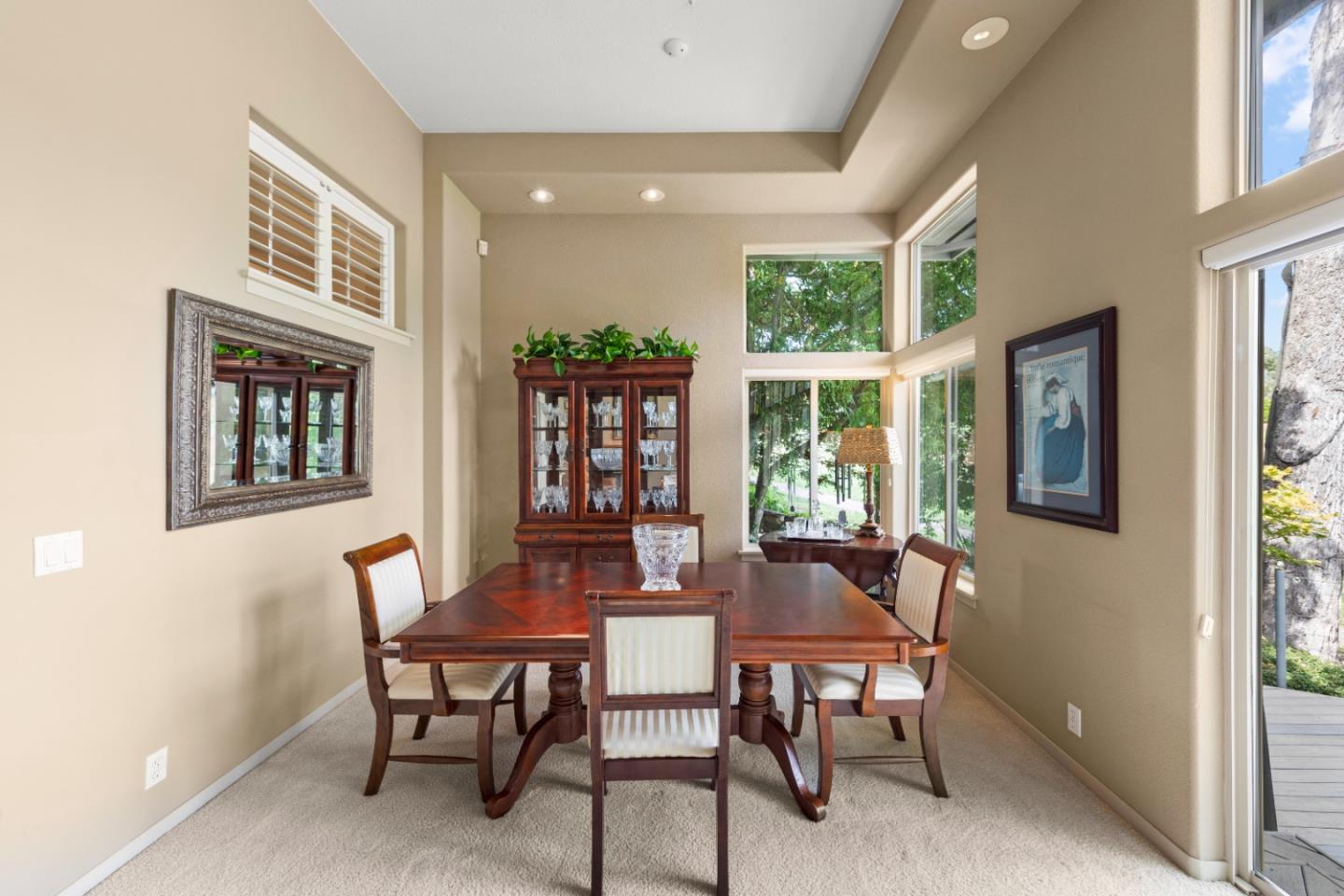 352 Los Altos DR