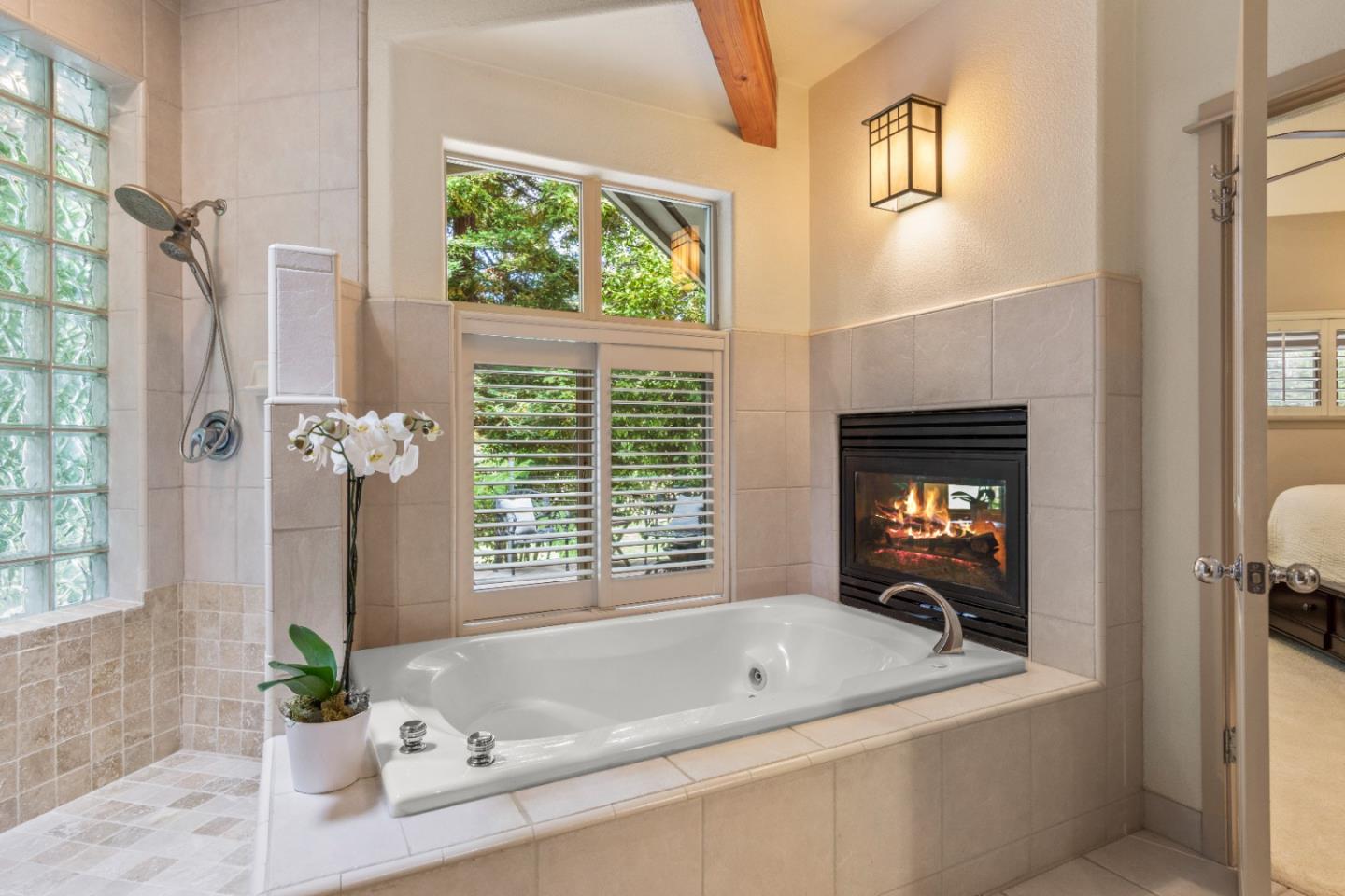 352 Los Altos DR