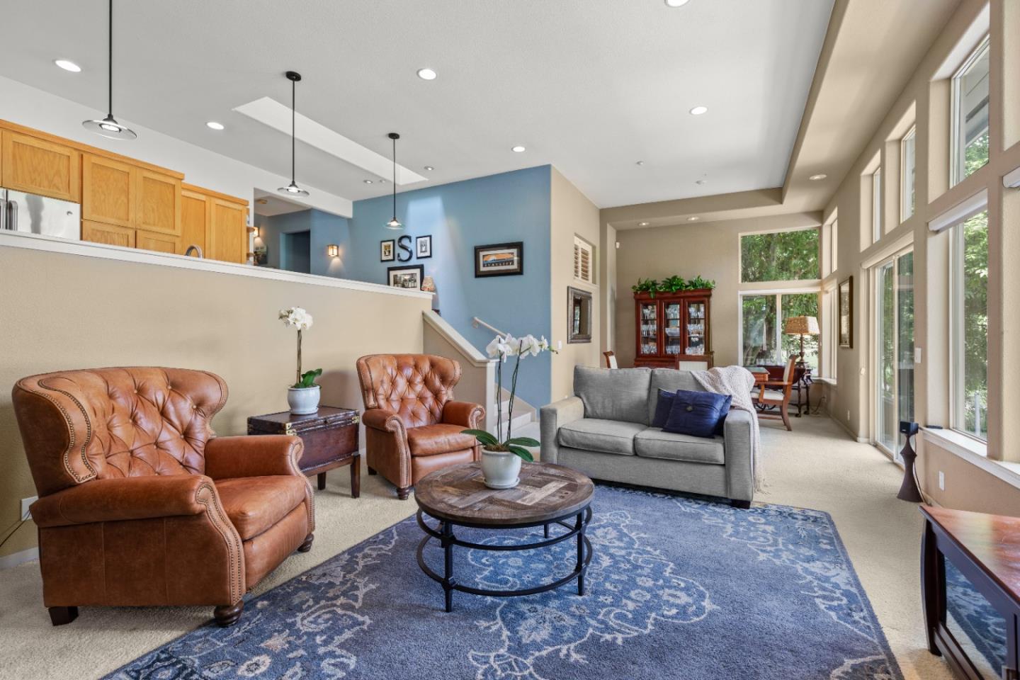 352 Los Altos DR