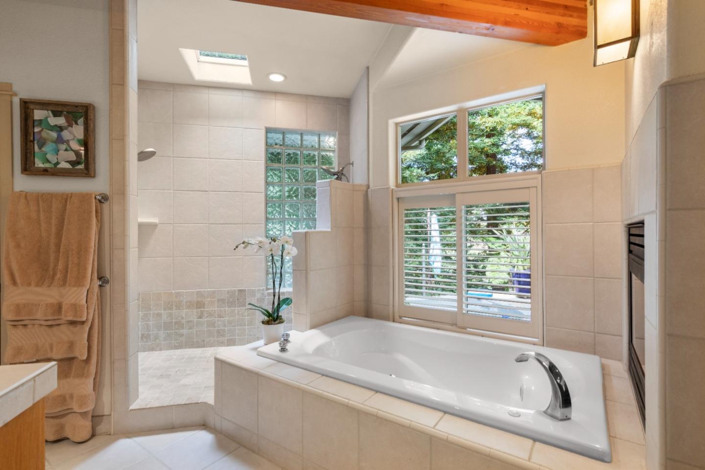352 Los Altos DR