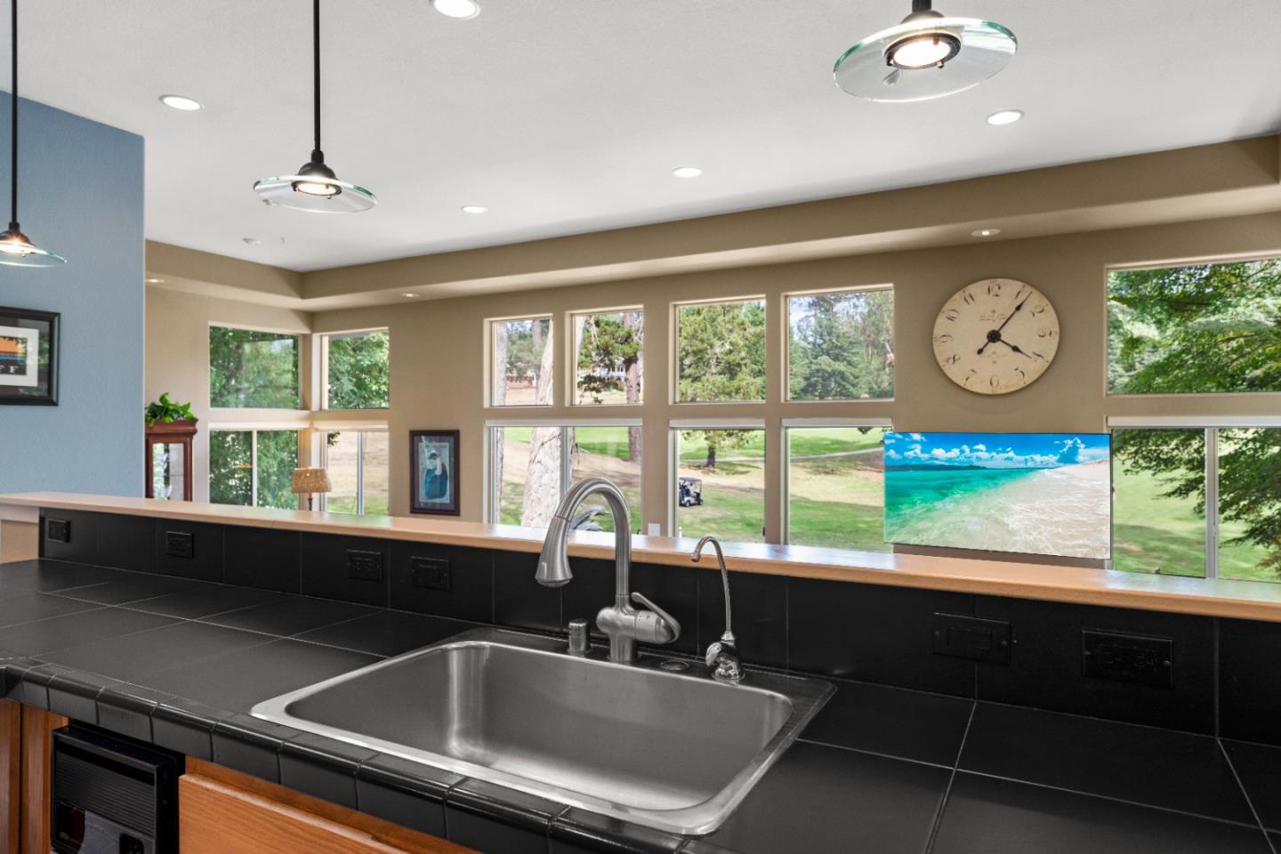 352 Los Altos DR