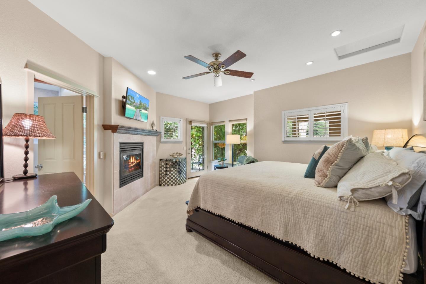 352 Los Altos DR