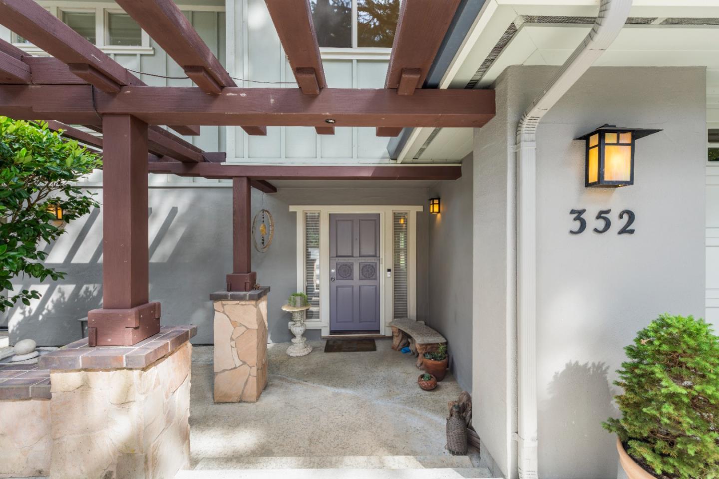 352 Los Altos DR