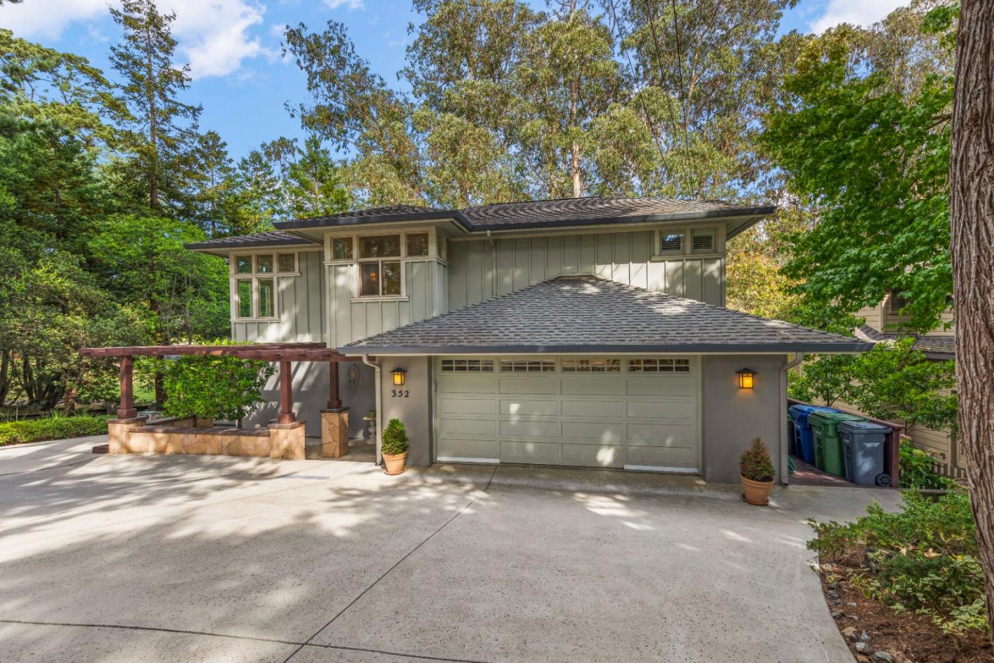 352 Los Altos DR
