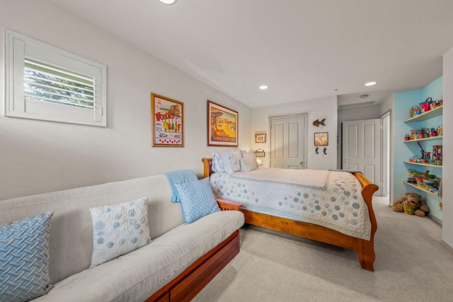 352 Los Altos DR