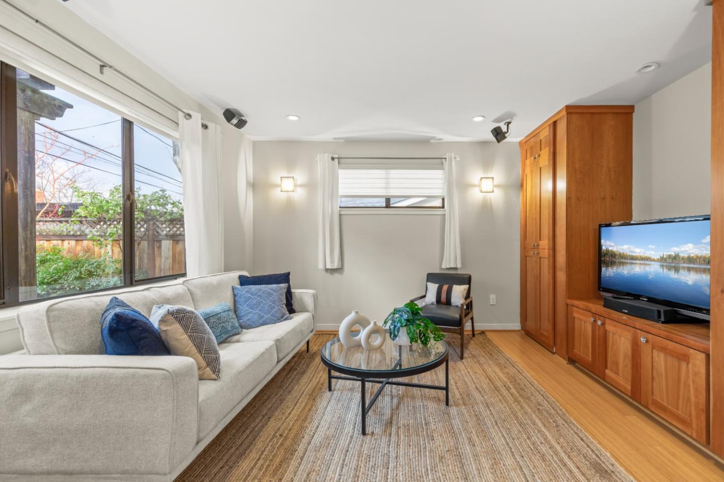 2429 De Soto DR