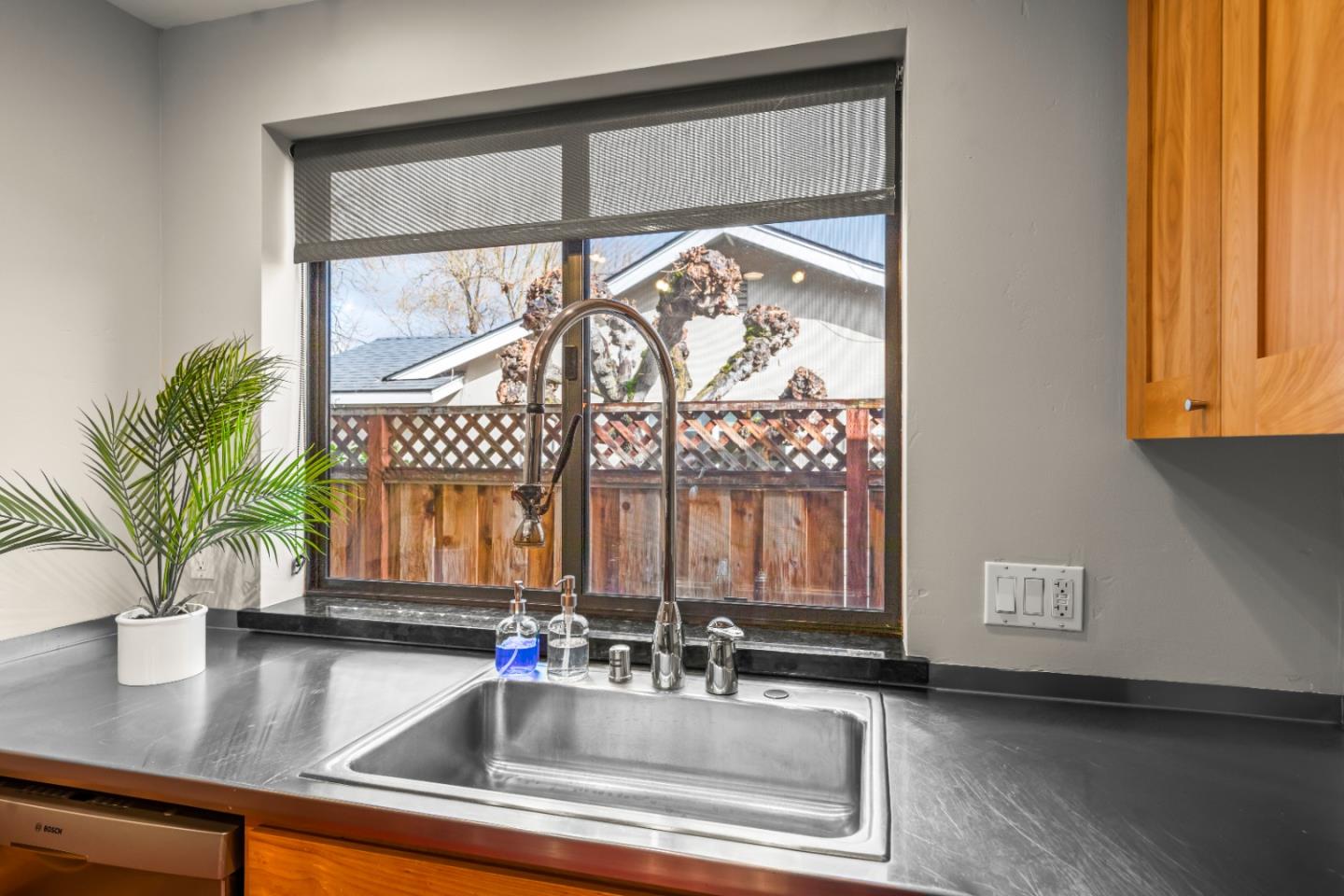2429 De Soto DR