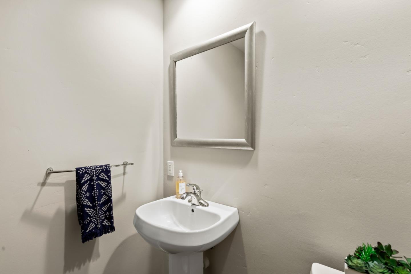 2429 De Soto DR