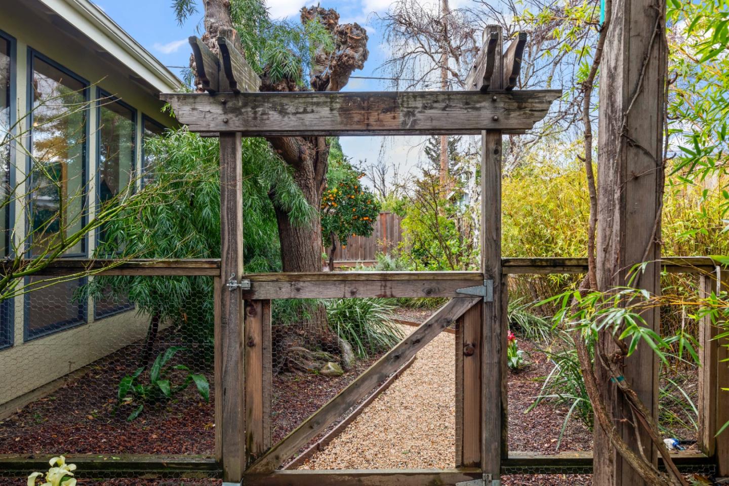 2429 De Soto DR