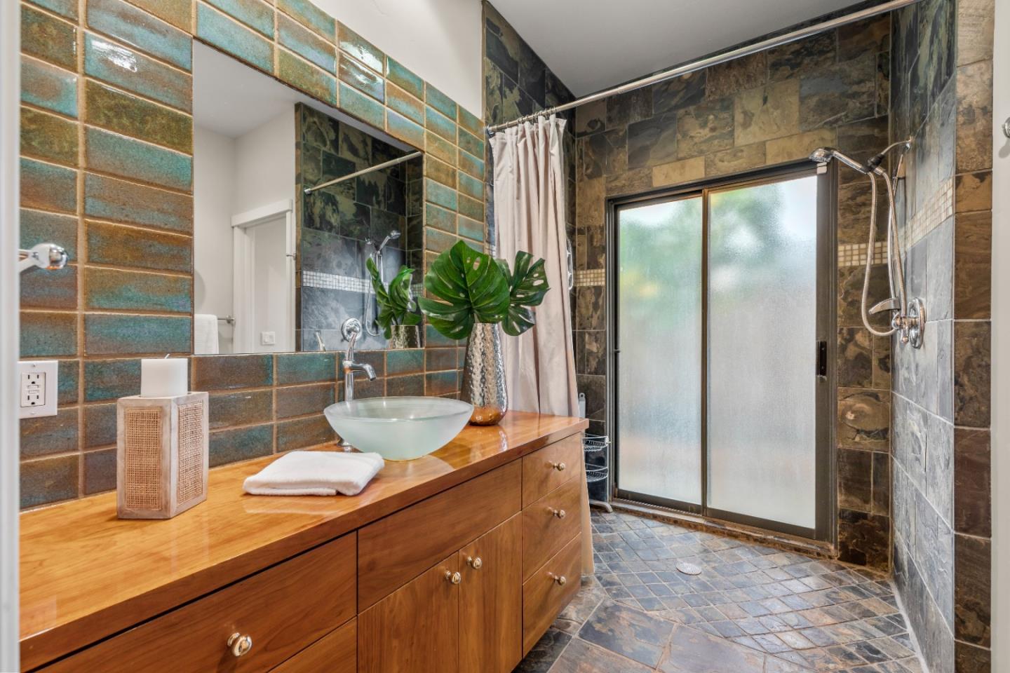 2429 De Soto DR