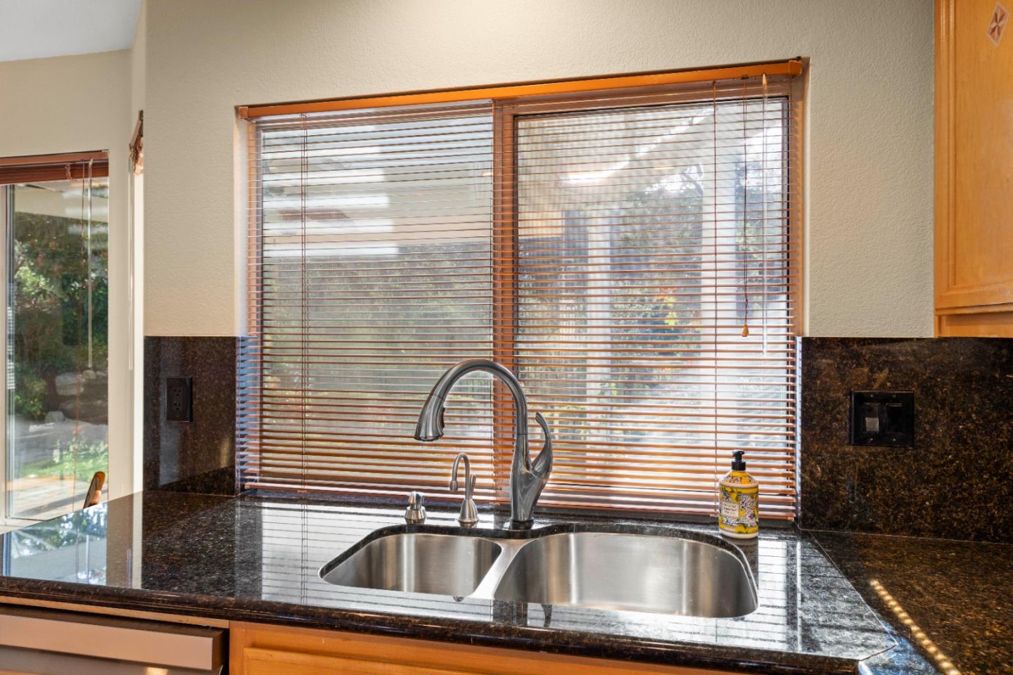 2354 Meadowlark DR