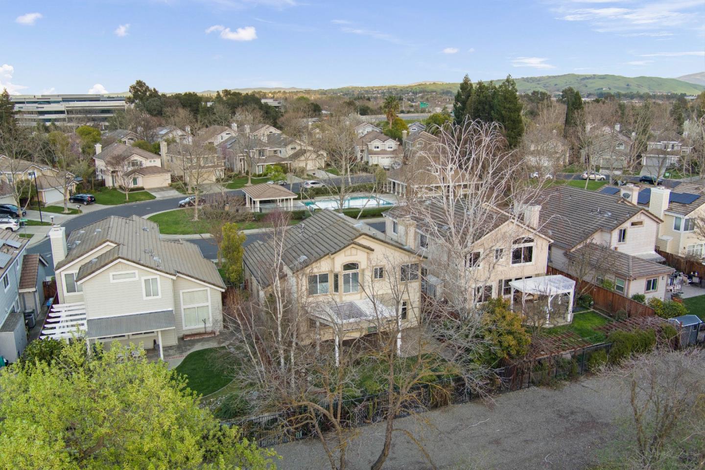 2354 Meadowlark DR