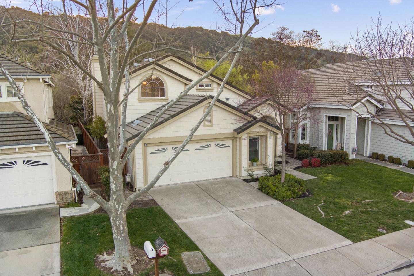 2354 Meadowlark DR