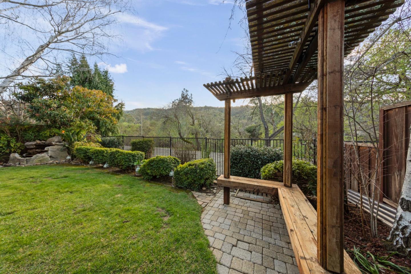 2354 Meadowlark DR