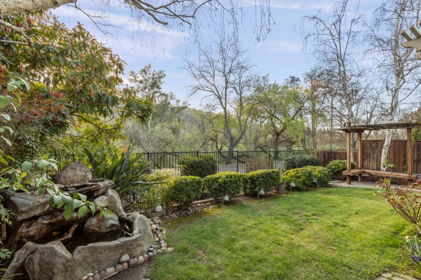 2354 Meadowlark DR