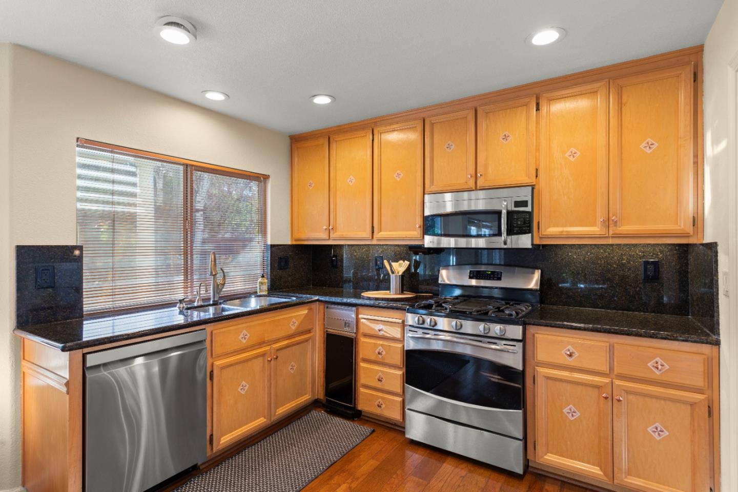 2354 Meadowlark DR