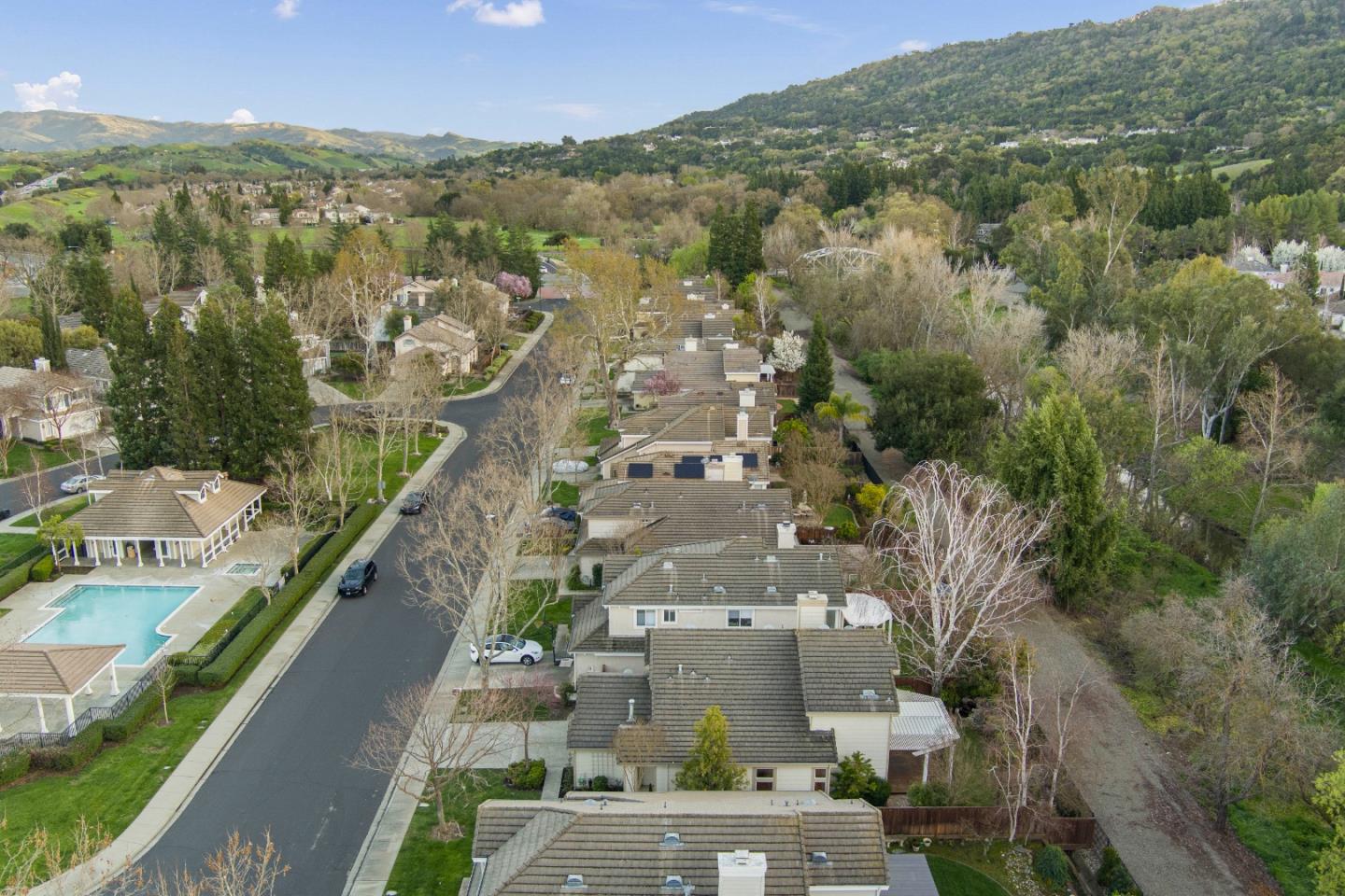 2354 Meadowlark DR