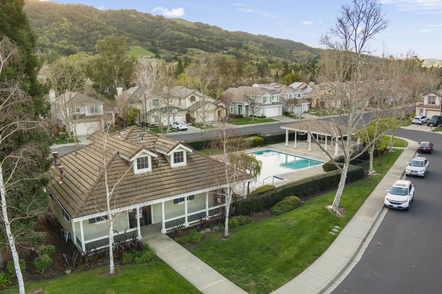 2354 Meadowlark DR