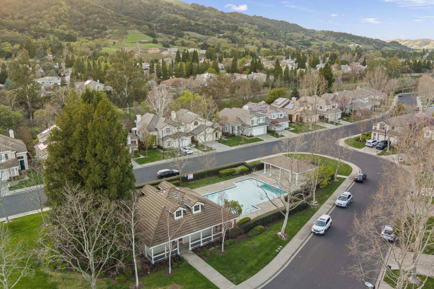 2354 Meadowlark DR