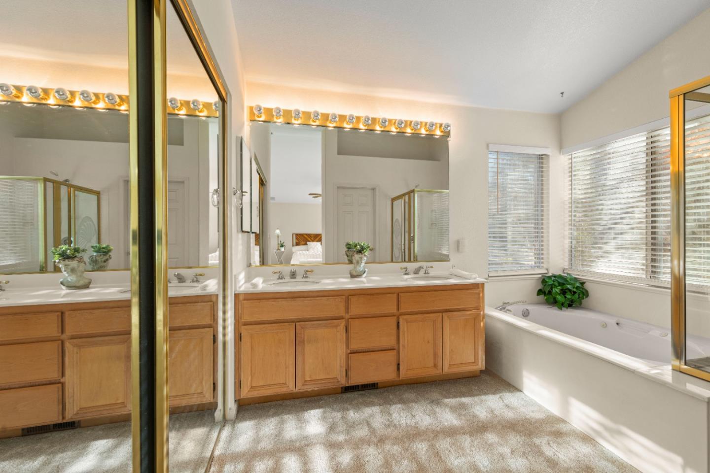 2354 Meadowlark DR