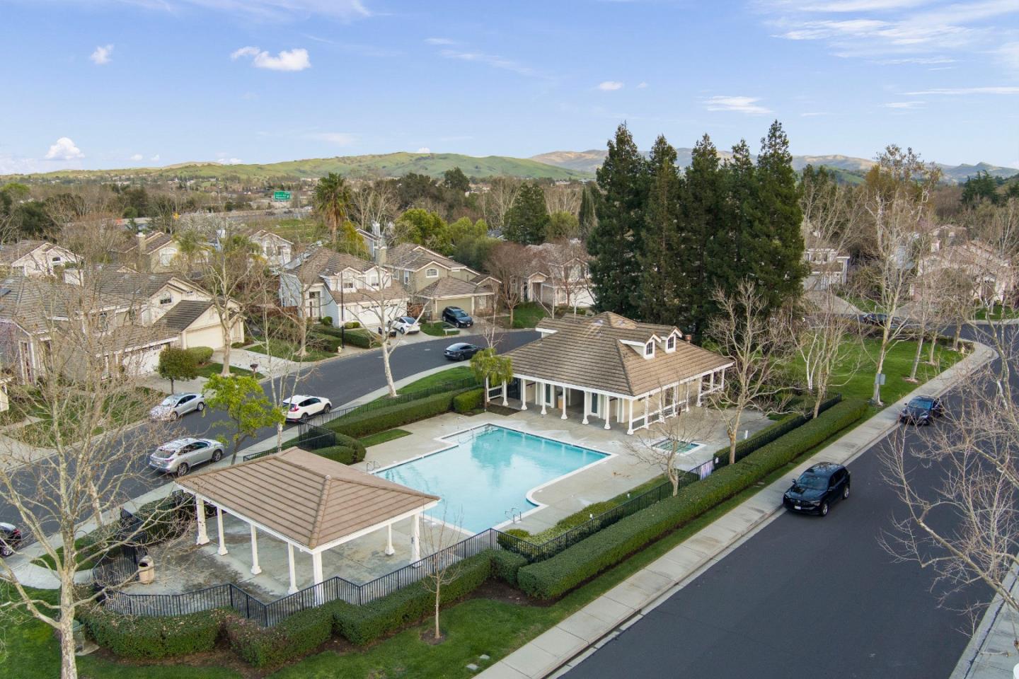 2354 Meadowlark DR