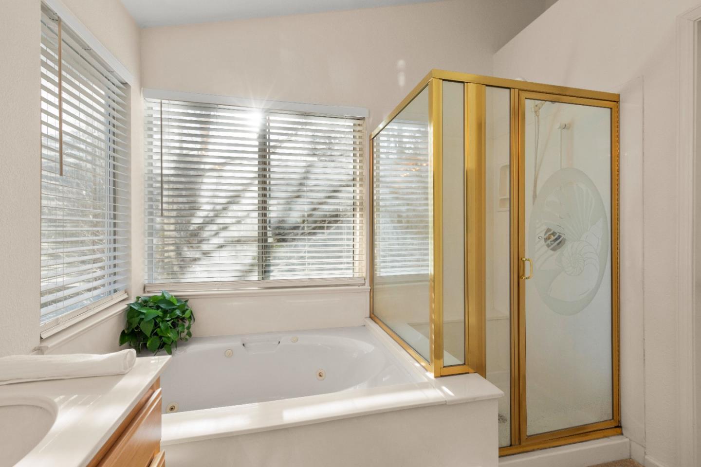 2354 Meadowlark DR