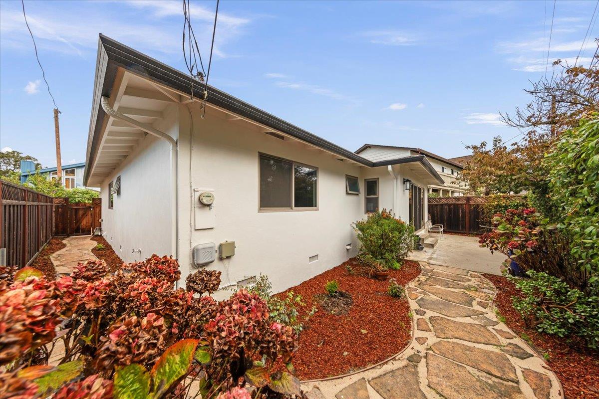 619 Middlefield Drive