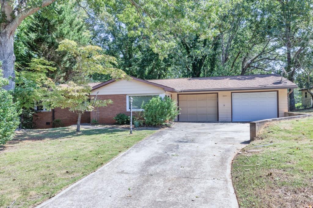 1883 Pine Tree Trail