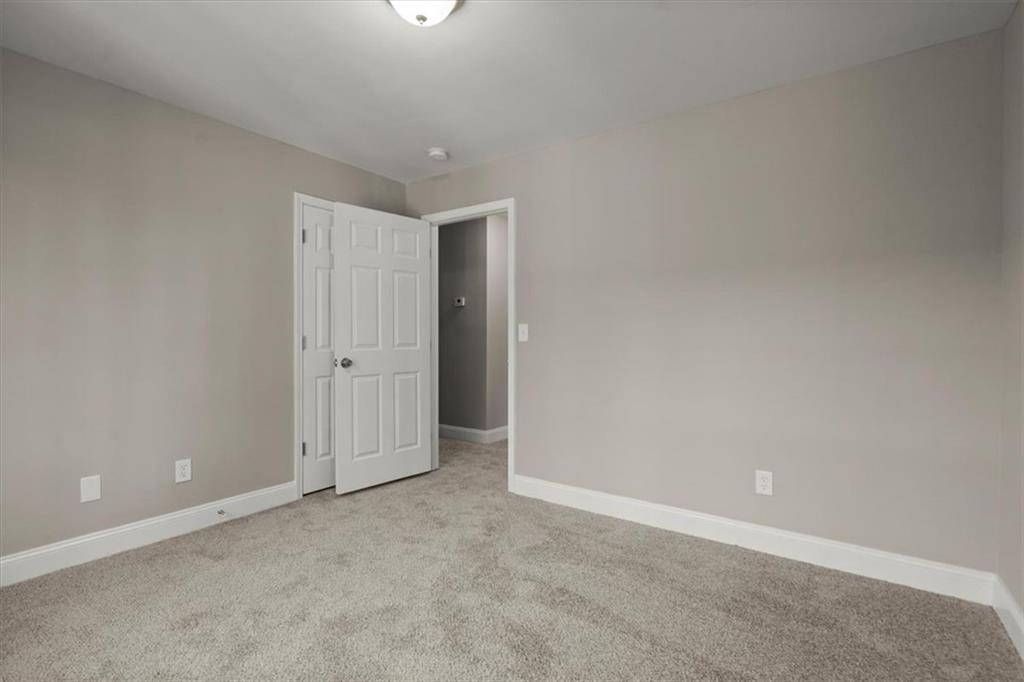 576 Rockwell Street SW