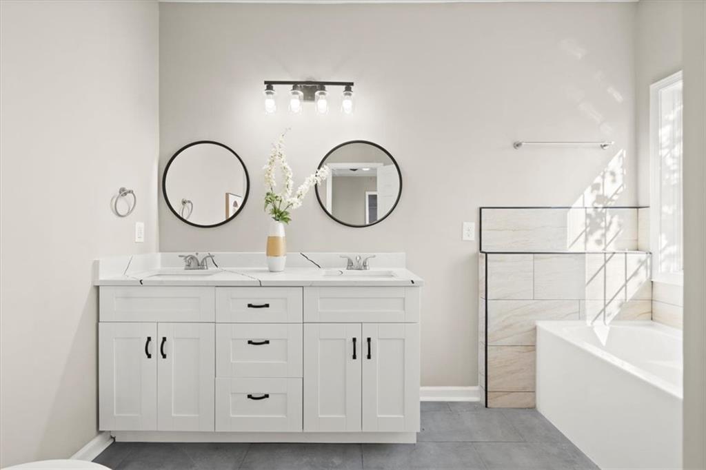 576 Rockwell Street SW