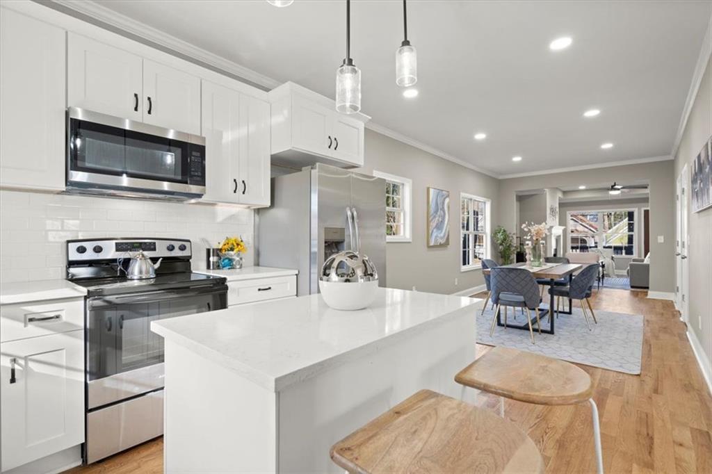 576 Rockwell Street SW