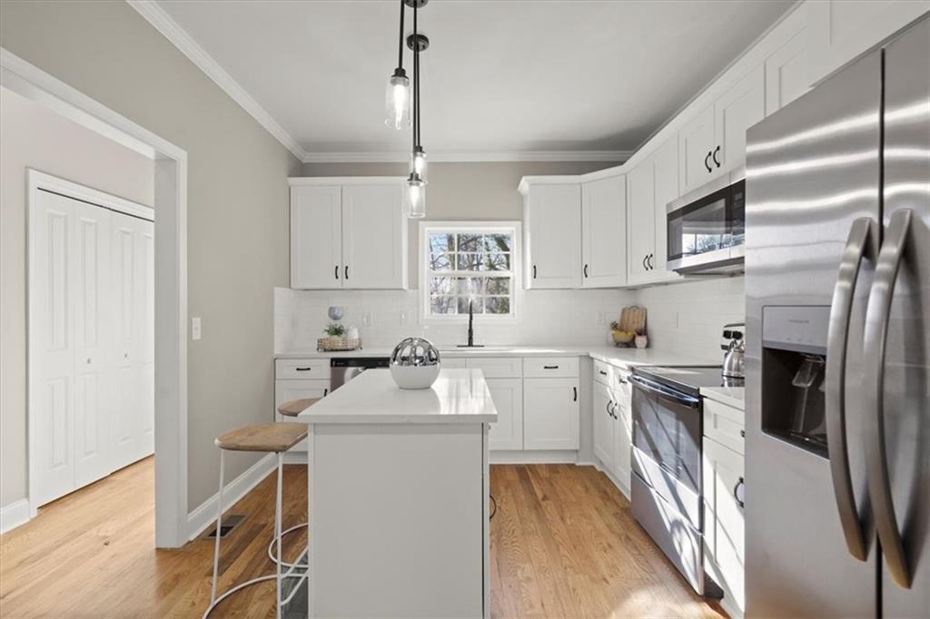 576 Rockwell Street SW