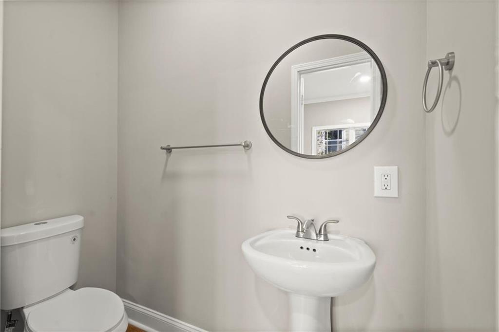 576 Rockwell Street SW