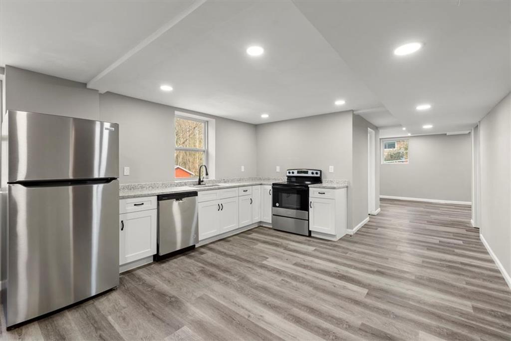 1955 E LAKE Drive