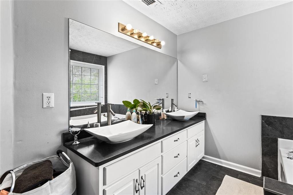 2077 ALCOVY TRACE Way