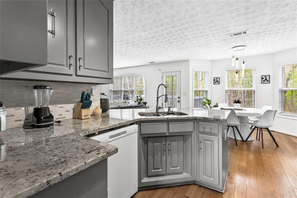 2077 ALCOVY TRACE Way