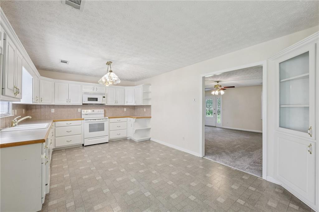 246 Queens Cemetery Road