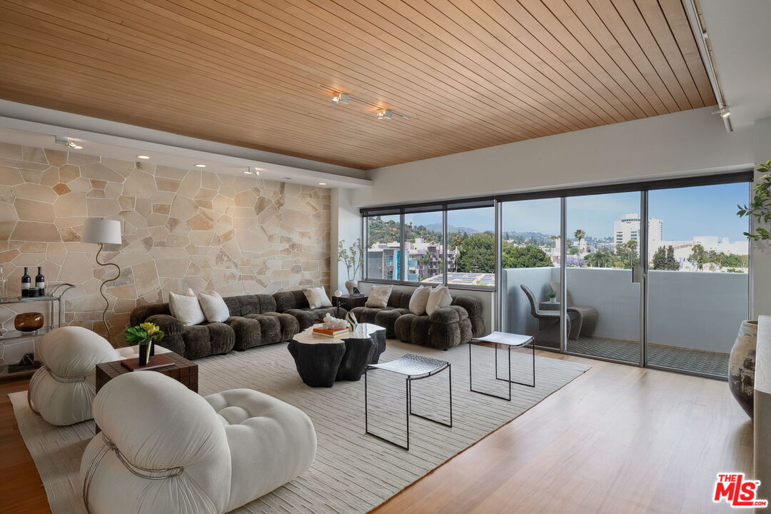 7135 Hollywood Blvd Unit: 506