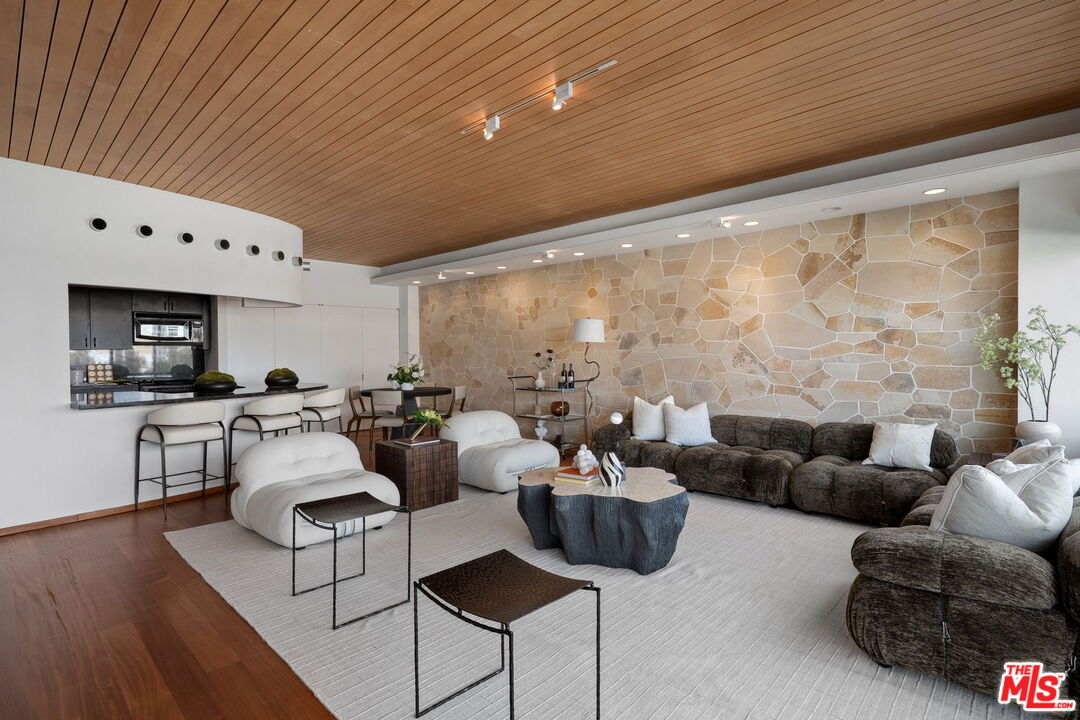 7135 Hollywood Blvd Unit: 506