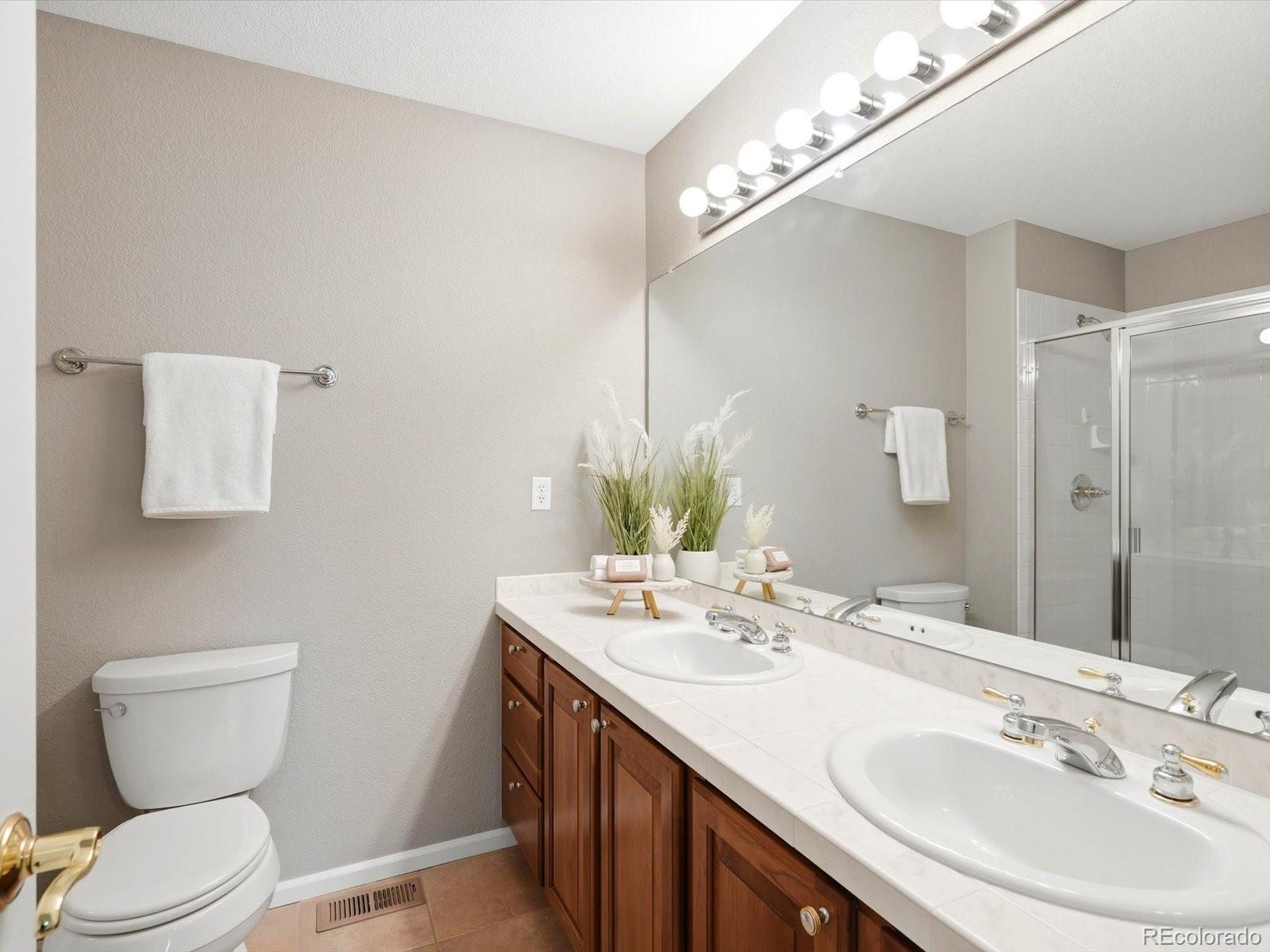 3223 S Indiana Street