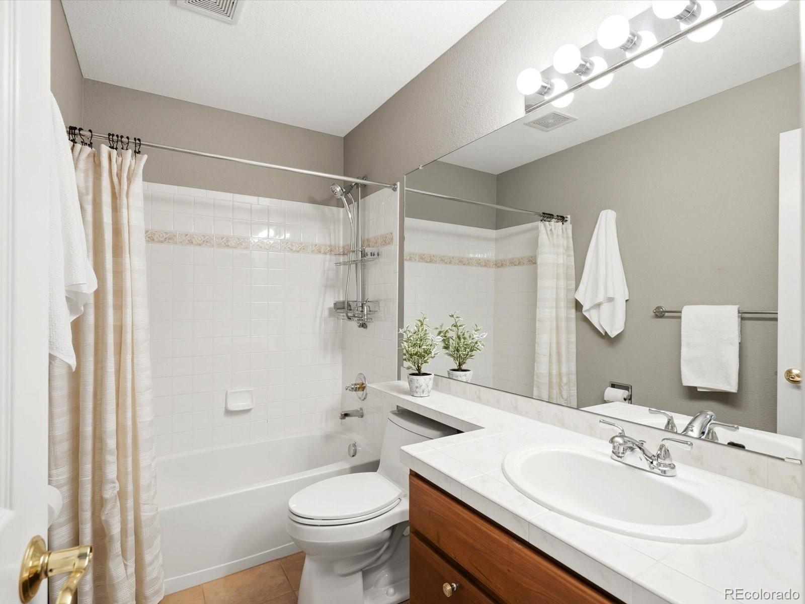 3223 S Indiana Street