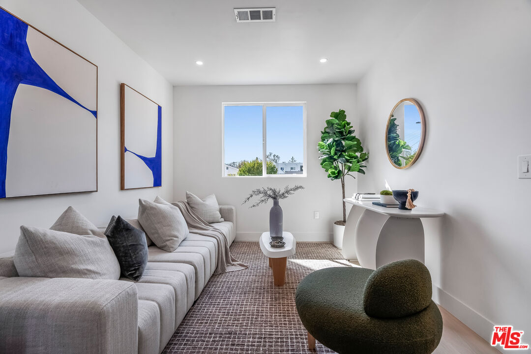 5832 David Ave Unit: 1/2